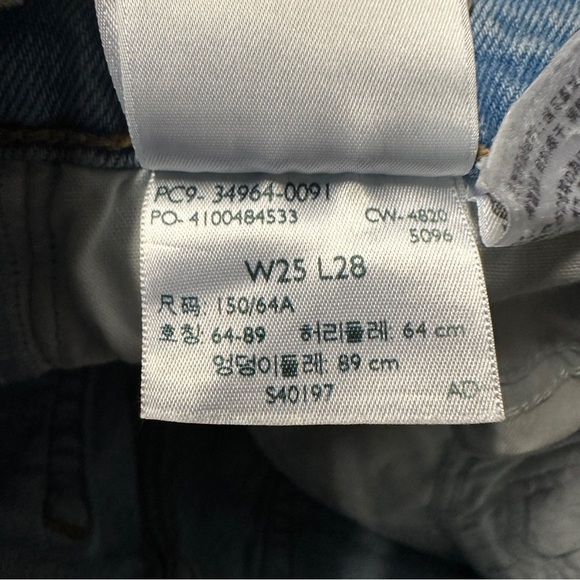 Levi's Women's Wedgie Fit Straight Leg distressed Jeans Size 25 - Picture 5 of 11